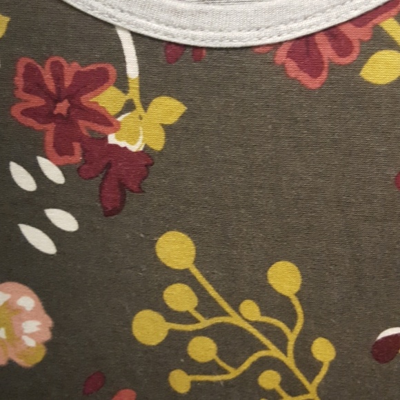 Stretchy olive green shirt - Picture 4 of 7